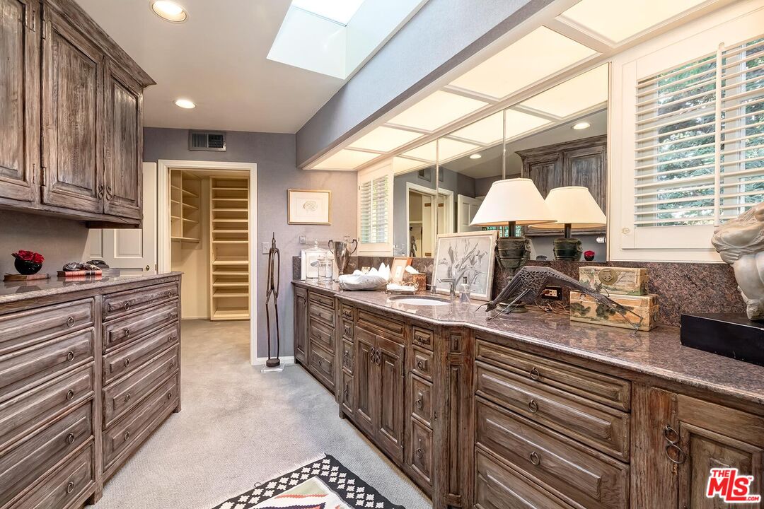 602 Foothill Road Beverly Hills, CA 90210 - Photo 16 of 25