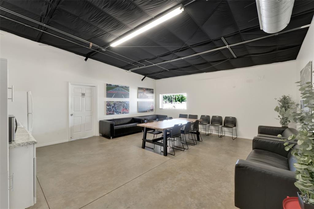 5821 Pit Road Bushnell, FL 33513 - Photo 16 of 35 a living room with furniture and a window