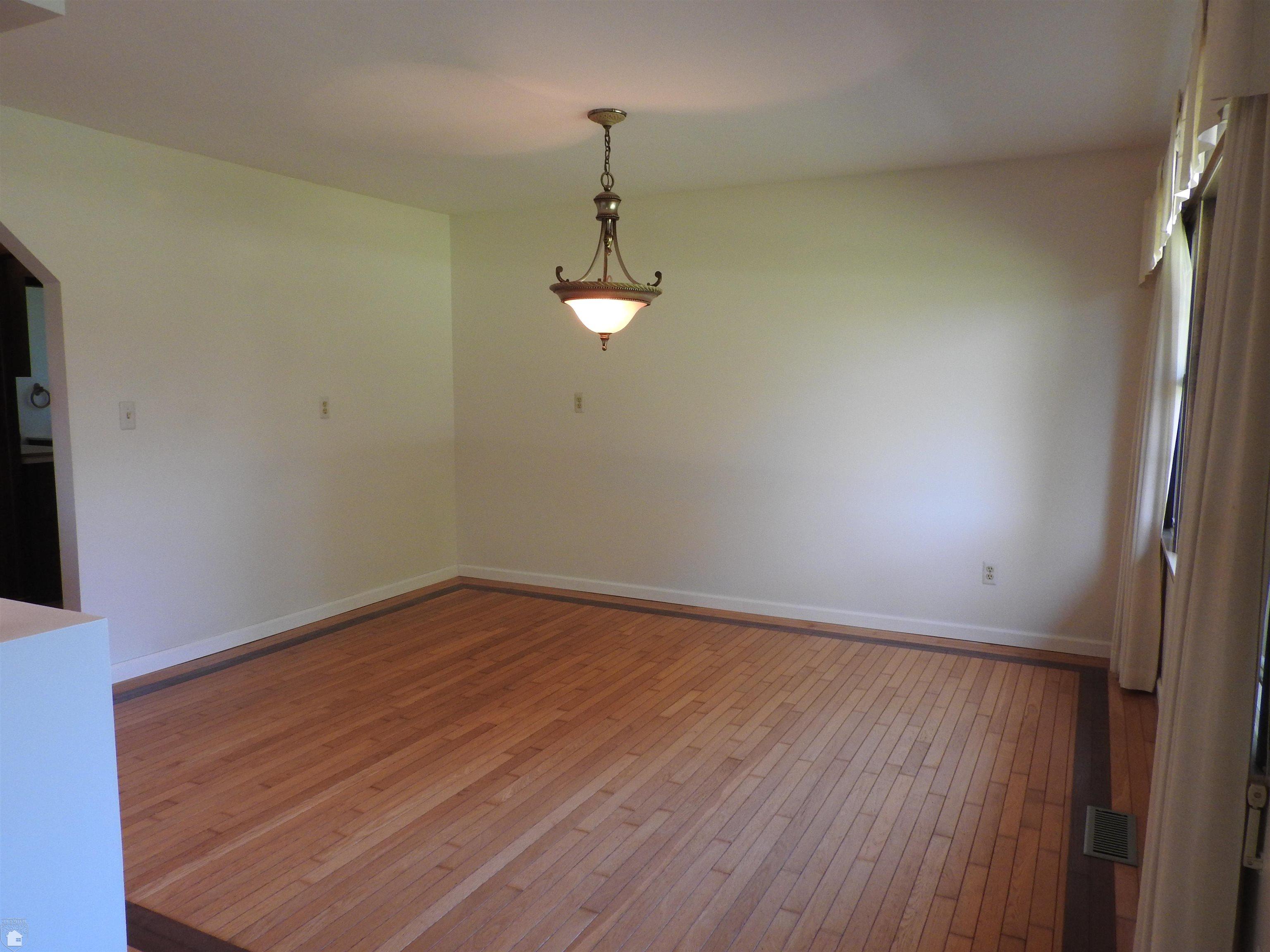 7353 Trumble Road St. Clair, MI 48079 - Photo 15 of 23 50154060-ab60851e-f082-43f5-97c3-8effa6400031.JPG