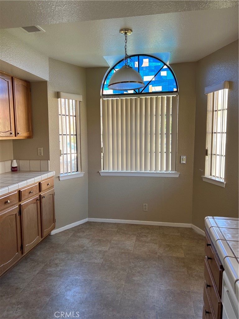 11687 Maple Street Apple Valley, CA 92308 - Photo 14 of 15 a workspace with windows