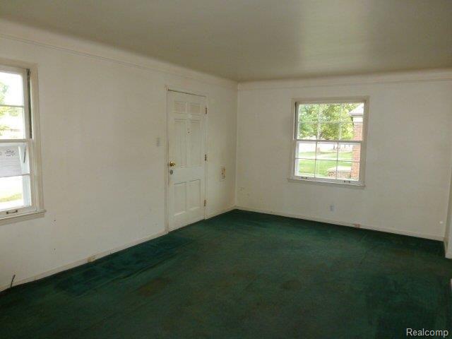 18635 Moross Road Detroit, MI 48224 - Photo 2 of 16 261-896039 Living Area (3).JPG