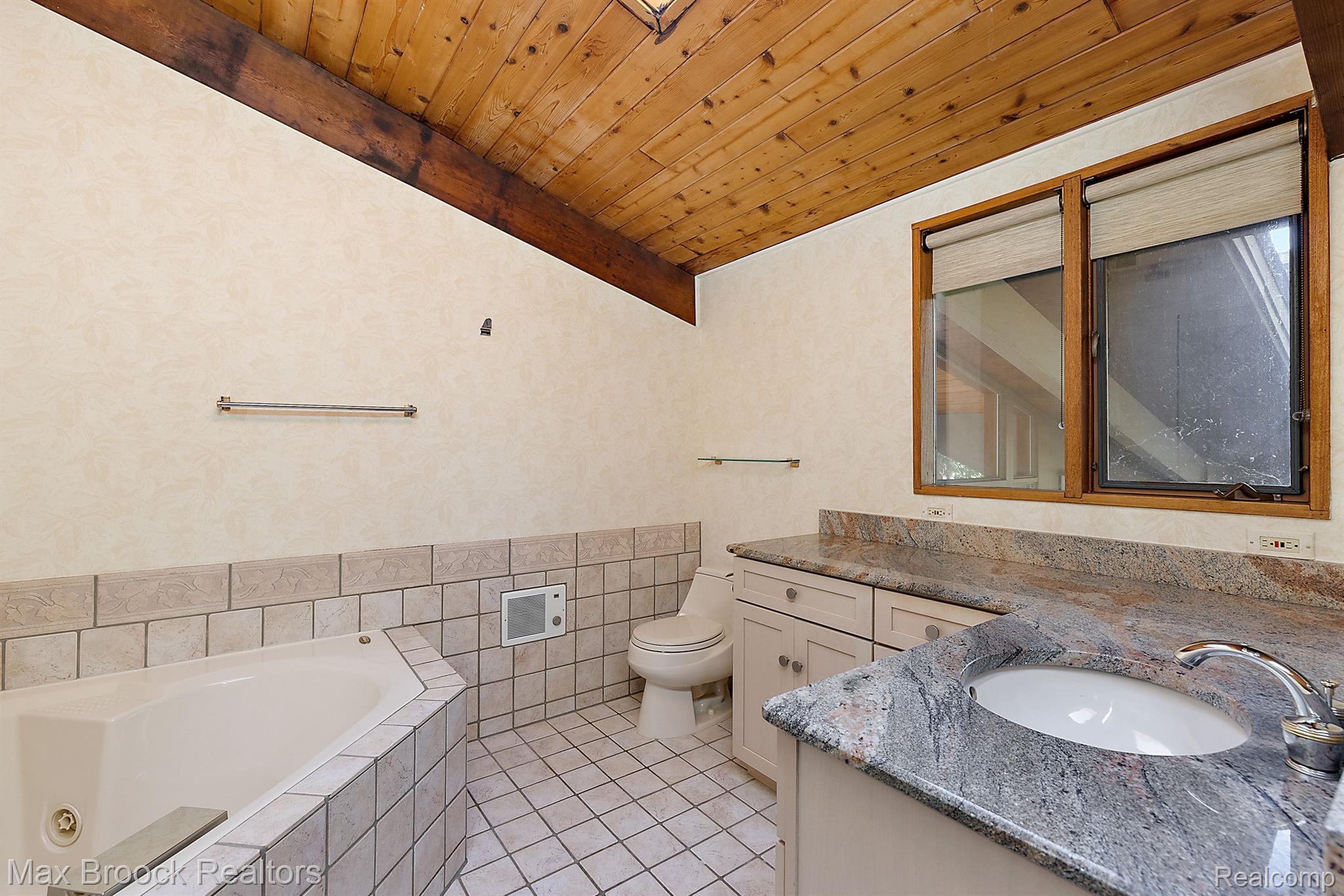 4480 Commerce Road West Bloomfield, MI 48324 - Photo 26 of 44 Gallery Image 26
