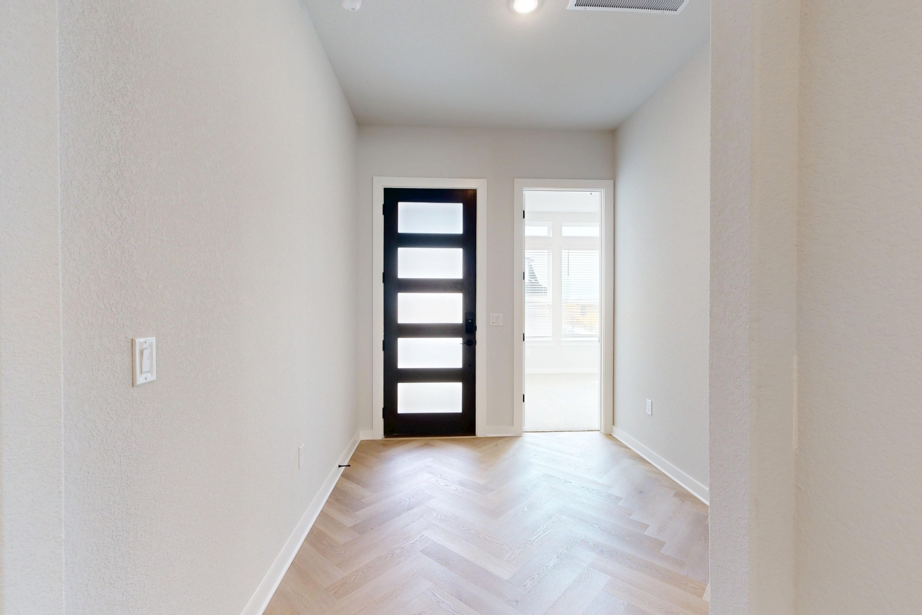 812 Boise Drive Leander, TX 78641 - Photo 21 of 35 an empty room with windows and closet