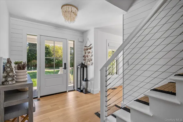 a view of an entryway with a livingroom