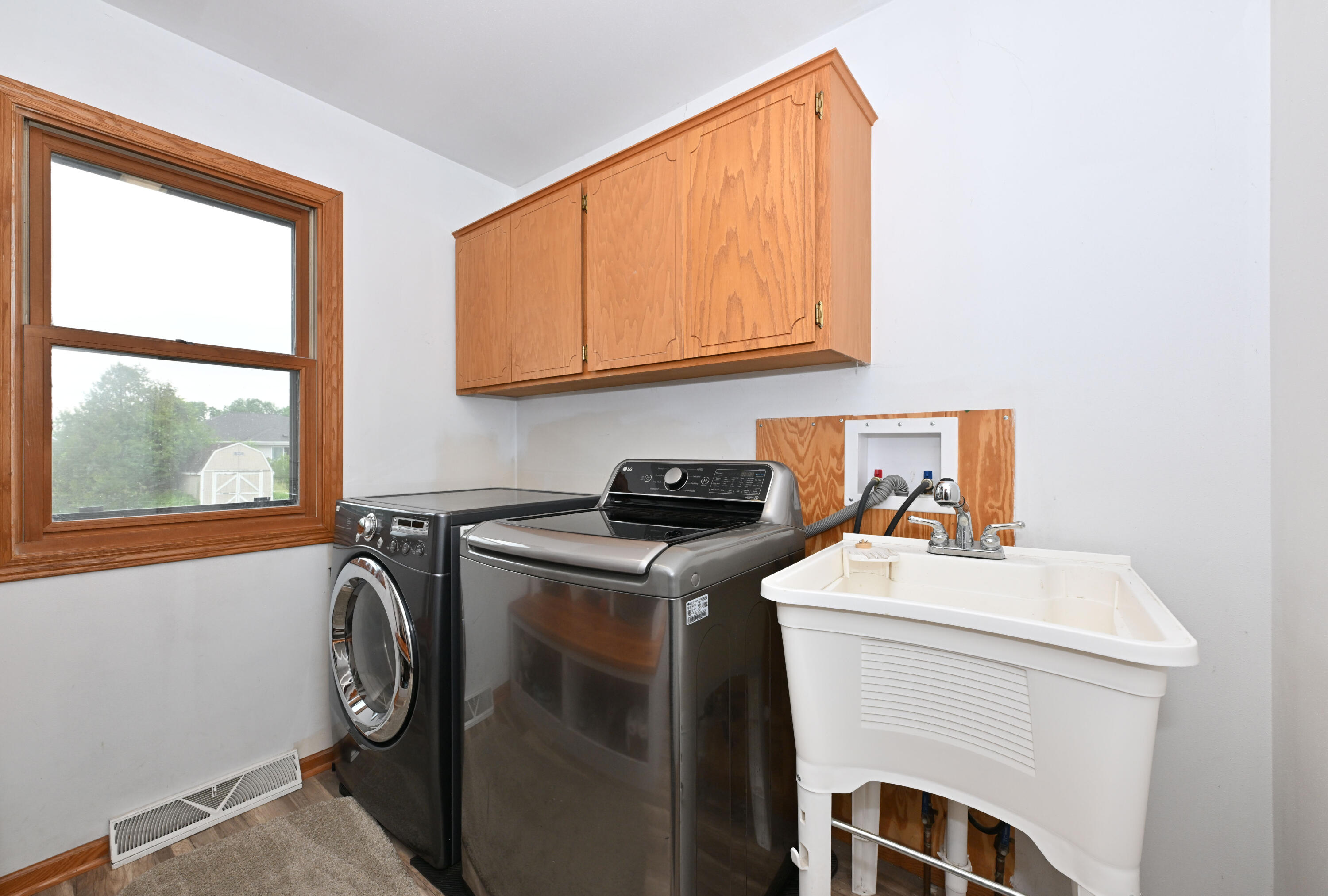 118 McKenzie Road Mukwonago, WI 53149 - Photo 20 of 36 Main Floor Laundry