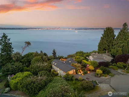 $2,450,000 | 10847 Bill Point Bluff Northeast, Bainbridge Island, WA 98110