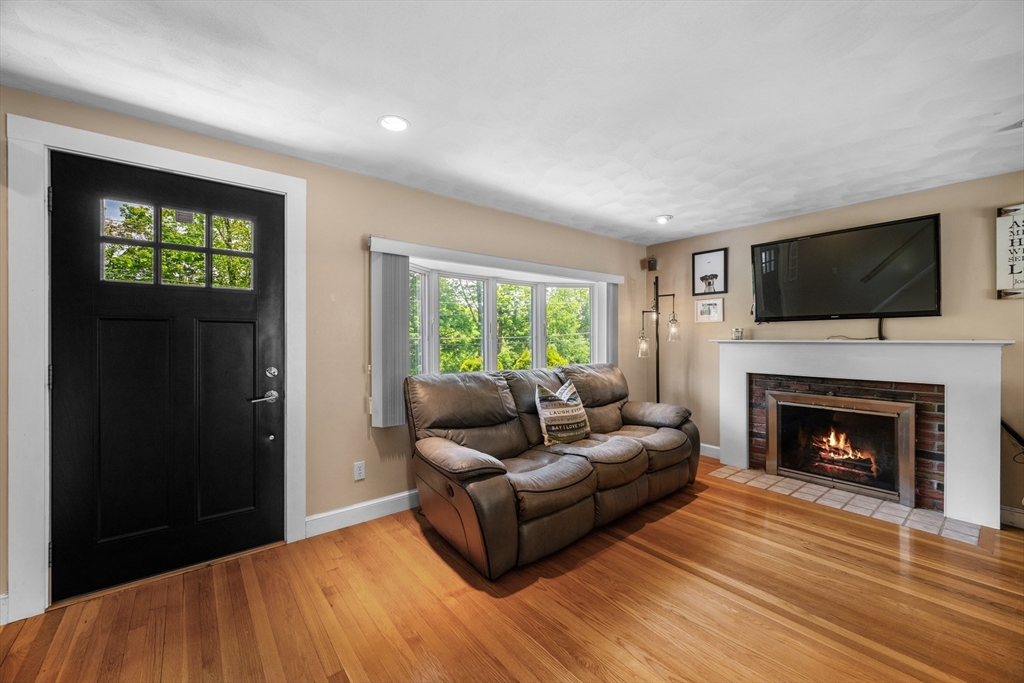 74 Harris Road Lynn, MA 01904 - Photo 4 of 39