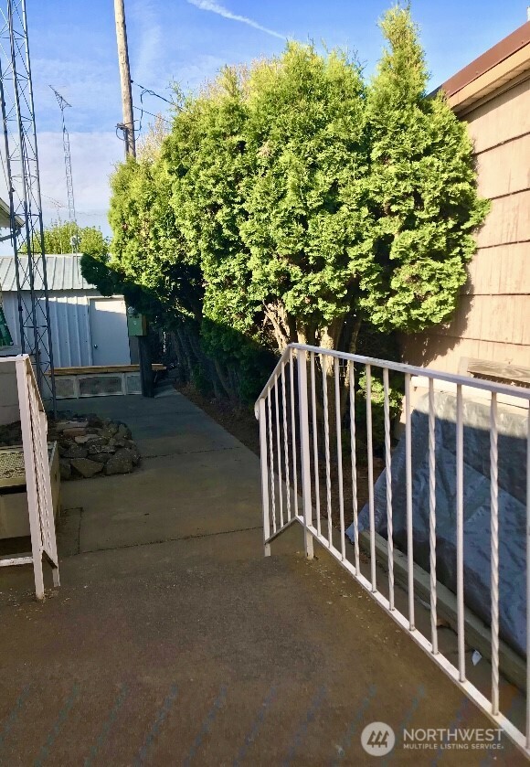 402 West 6th Avenue Ritzville, WA 99169 - Photo 16 of 19 a view of a backyard with wooden fence