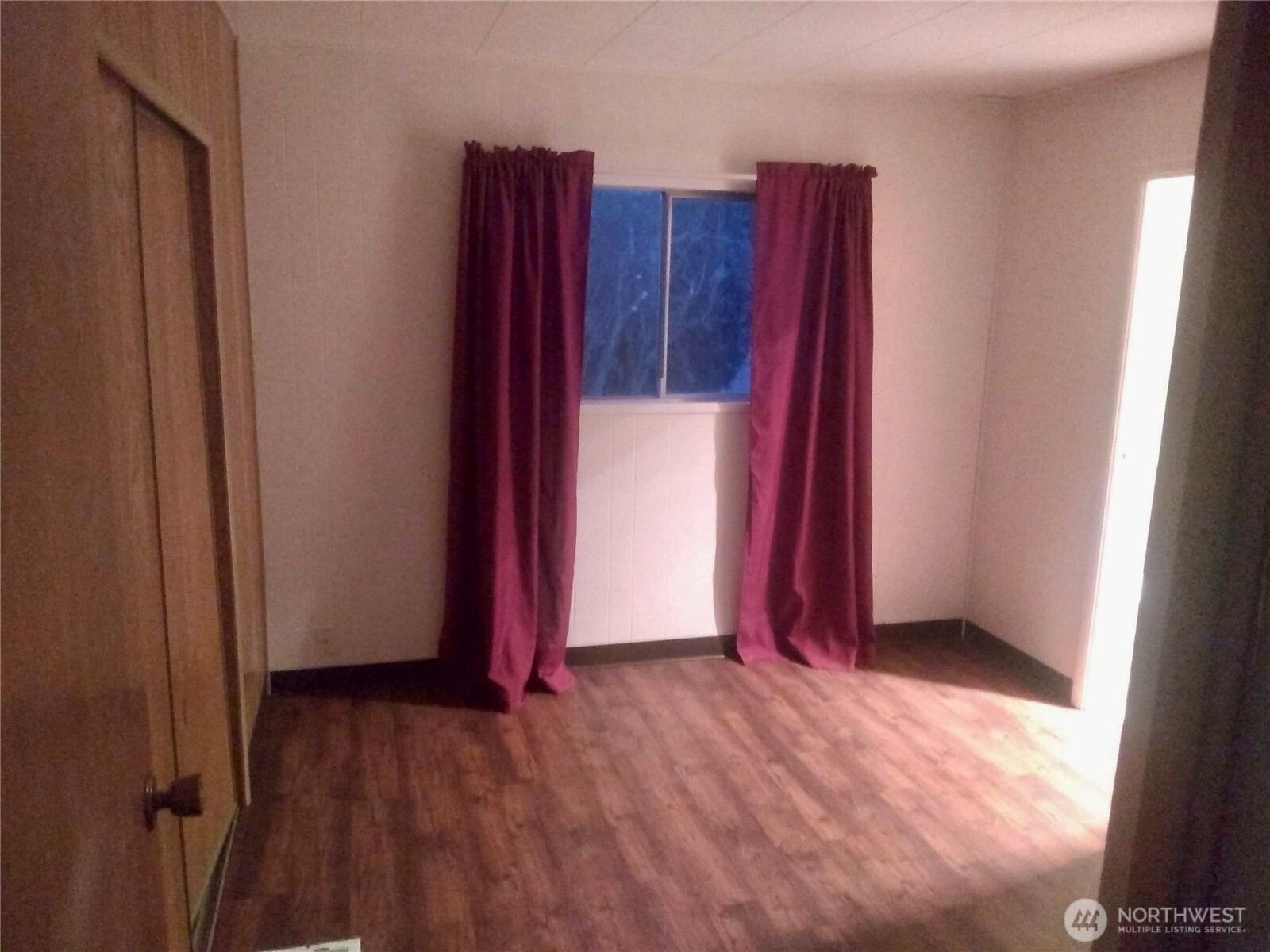 402 West 6th Avenue Ritzville, WA 99169 - Photo 10 of 19 a view of a room with wooden floor and closet
