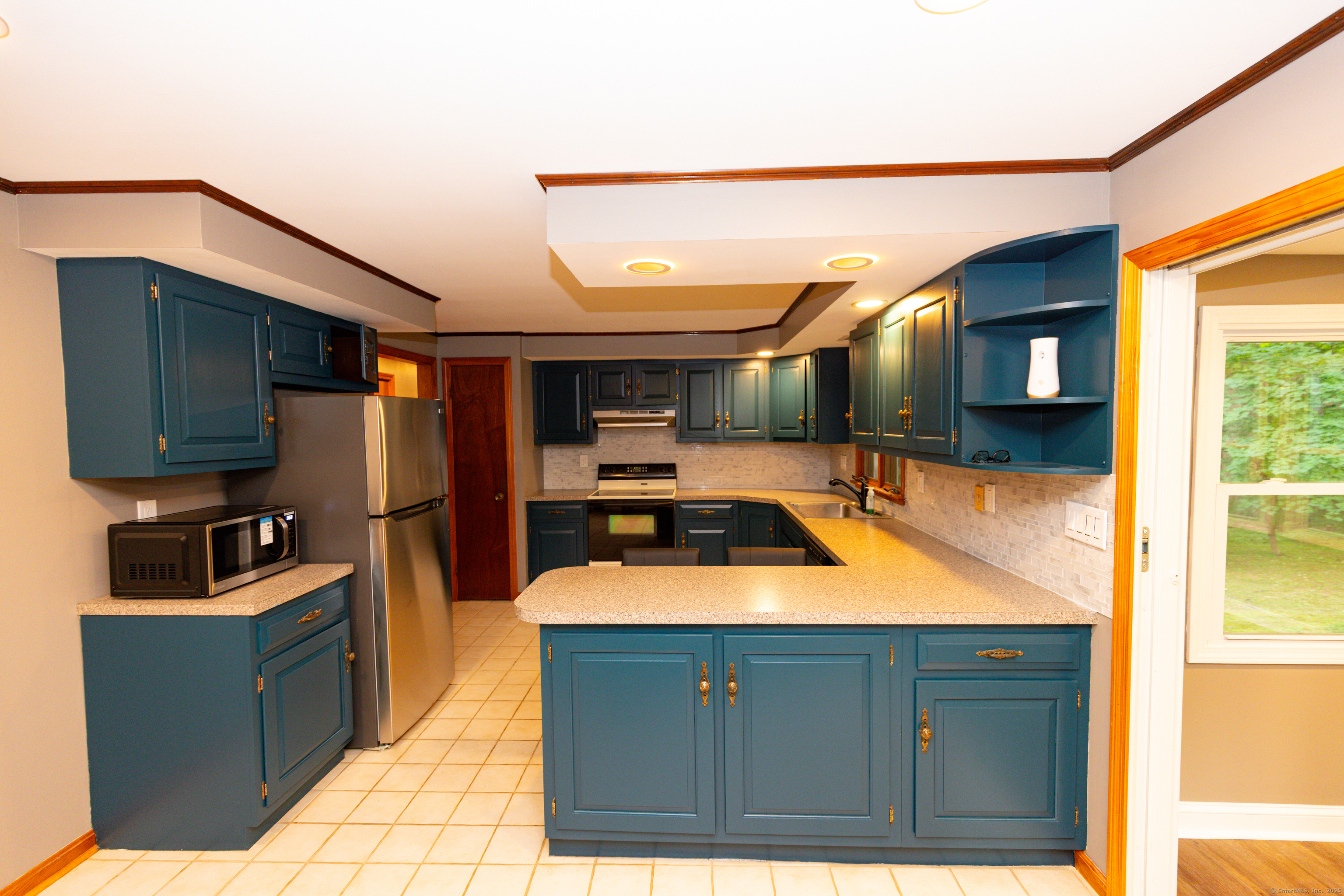 45 Renshaw Road Hamden, CT 06518 - Photo 8 of 26