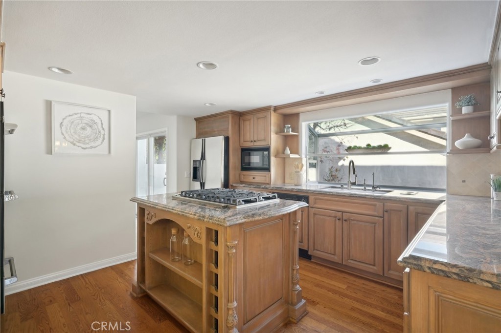 6 Village Circle Manhattan Beach, CA 90266 - Photo 12 of 74