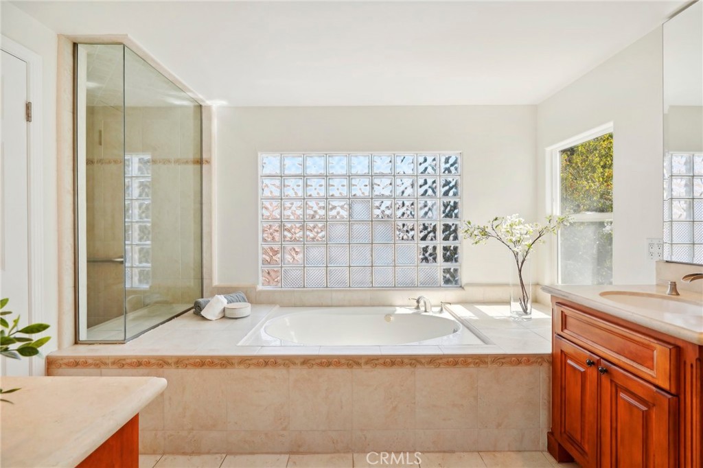 6 Village Circle Manhattan Beach, CA 90266 - Photo 36 of 74