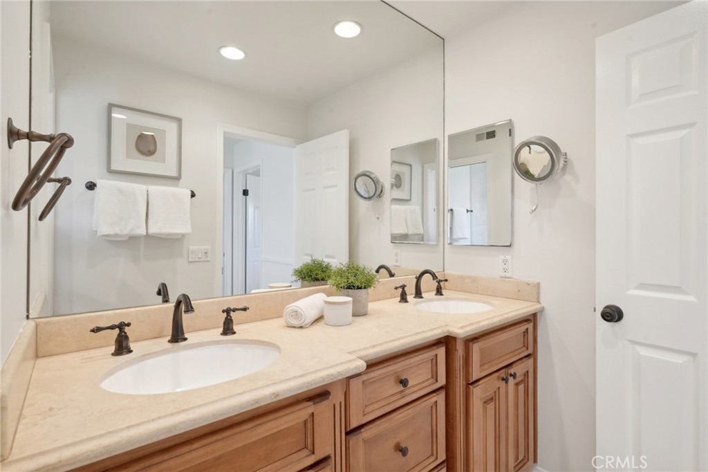 6 Village Circle Manhattan Beach, CA 90266 - Photo 47 of 74