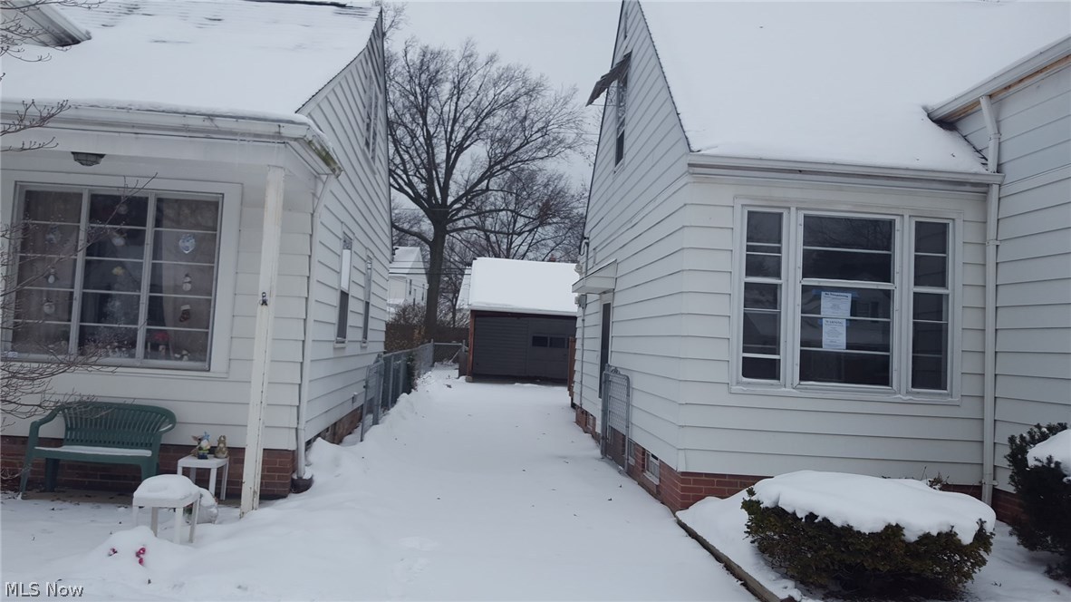 1218 Argonne Road Cleveland, OH 44121 - Photo 2 of 35