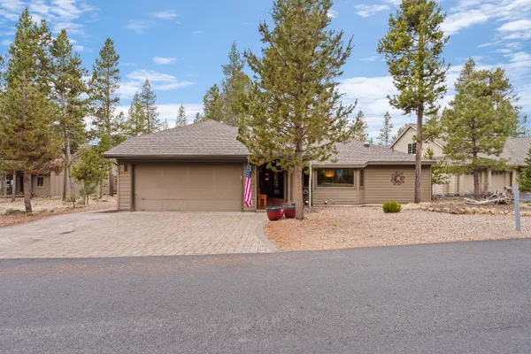 $749,900 | 57809 Mt Rainier Lane, Unit 11, Sunriver, OR 97707