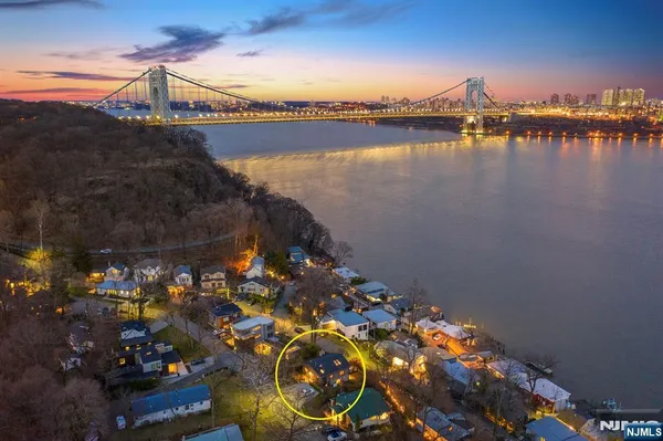 $7,000 | 33 Colony Road, Edgewater, NJ 07020