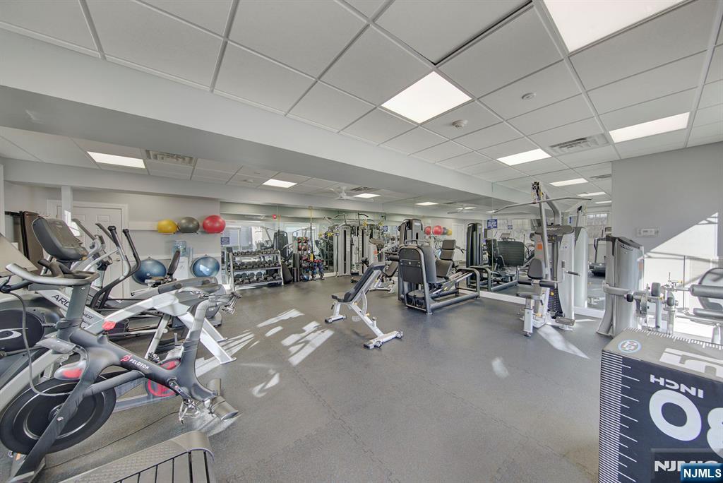 33 Colony Road Edgewater, NJ 07020 - Photo 11 of 15