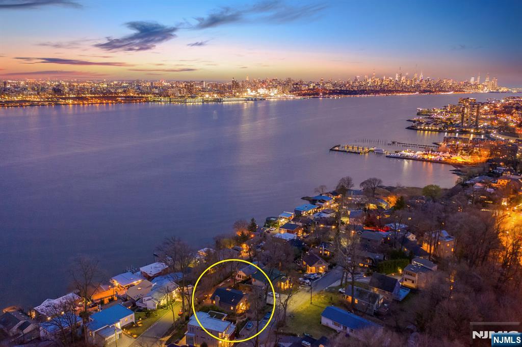 33 Colony Road Edgewater, NJ 07020 - Photo 2 of 15