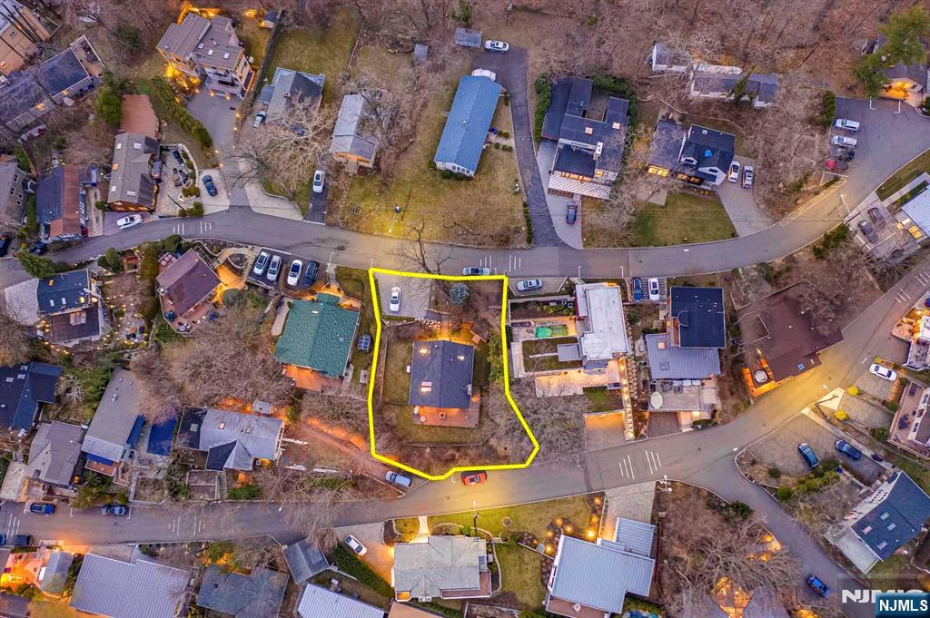 33 Colony Road Edgewater, NJ 07020 - Photo 4 of 15