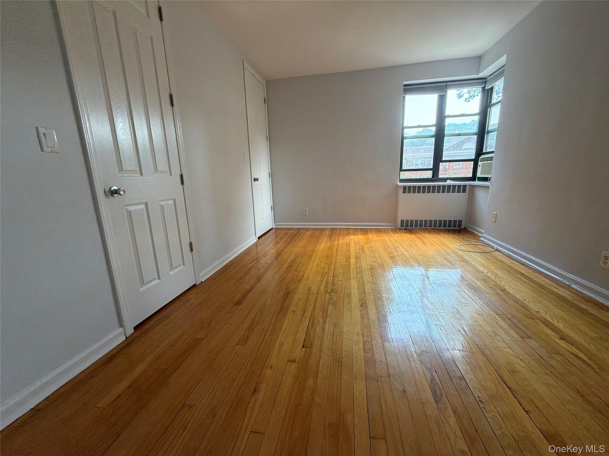 15 Clent Road, Unit 3C Great Neck, NY 11021 - Photo 8 of 10 Gallery Image 8
