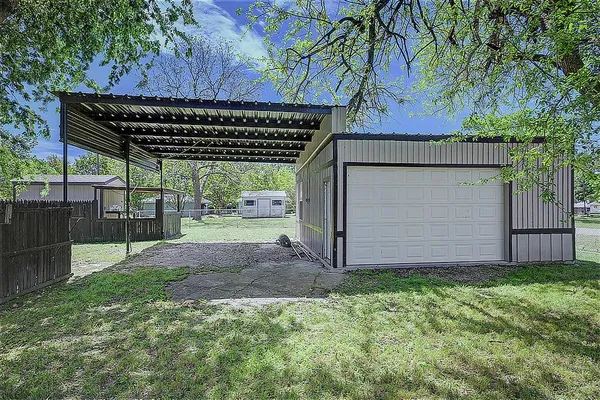 $249,900 | 552 Oak Leaf Trail, East Tawakoni, TX 75472