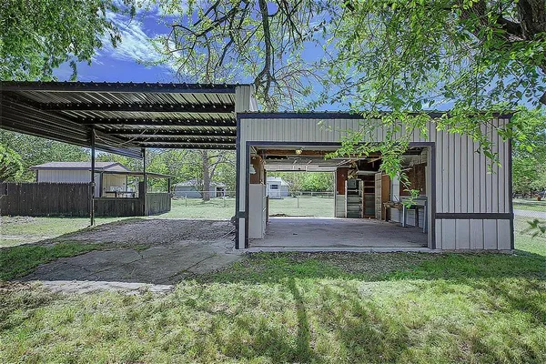 $249,900 | 552 Oak Leaf Trail, East Tawakoni, TX 75472