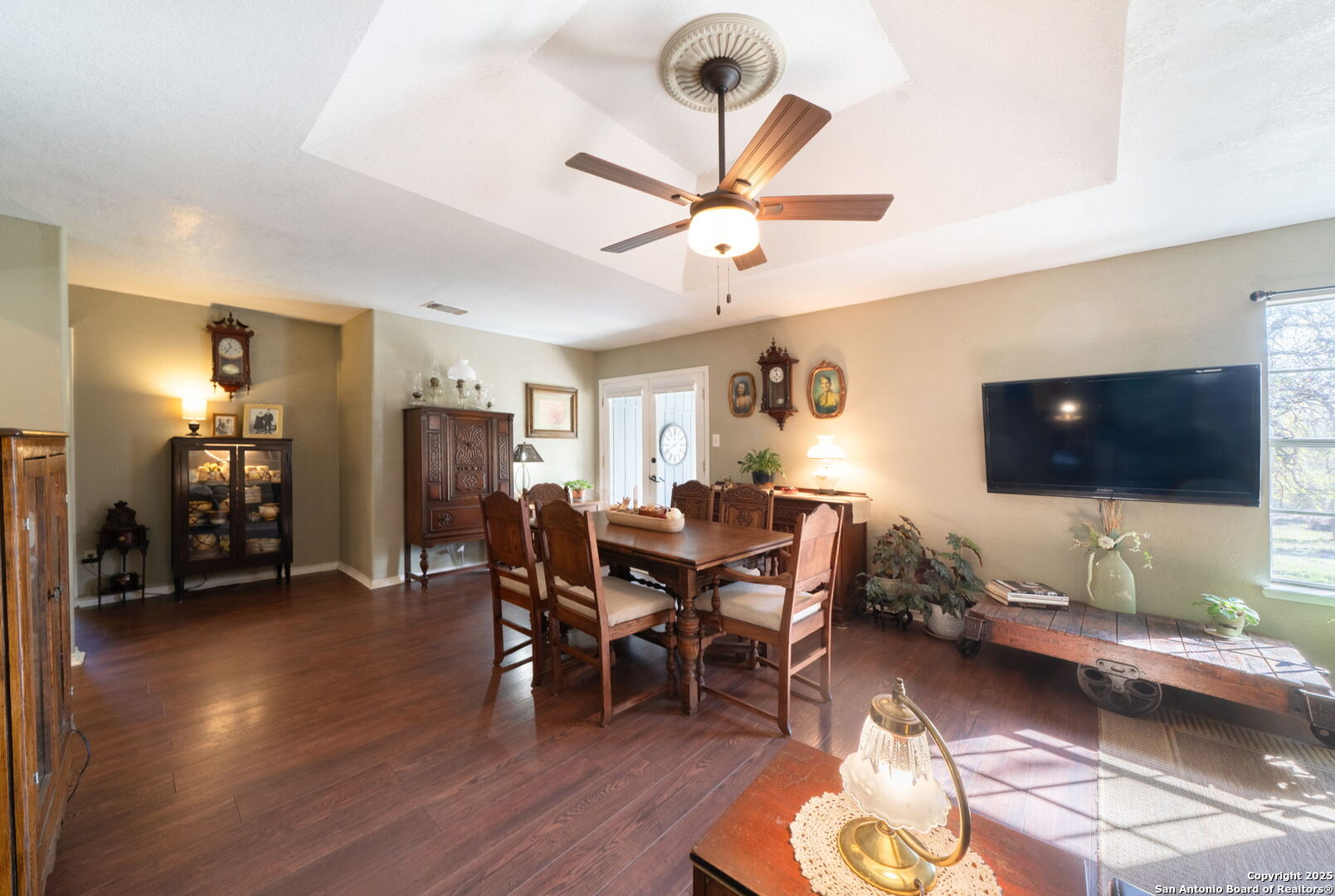 119 Post Oak Road La Vernia, TX 78121 - Photo 12 of 38 a living room with furniture and a flat screen tv