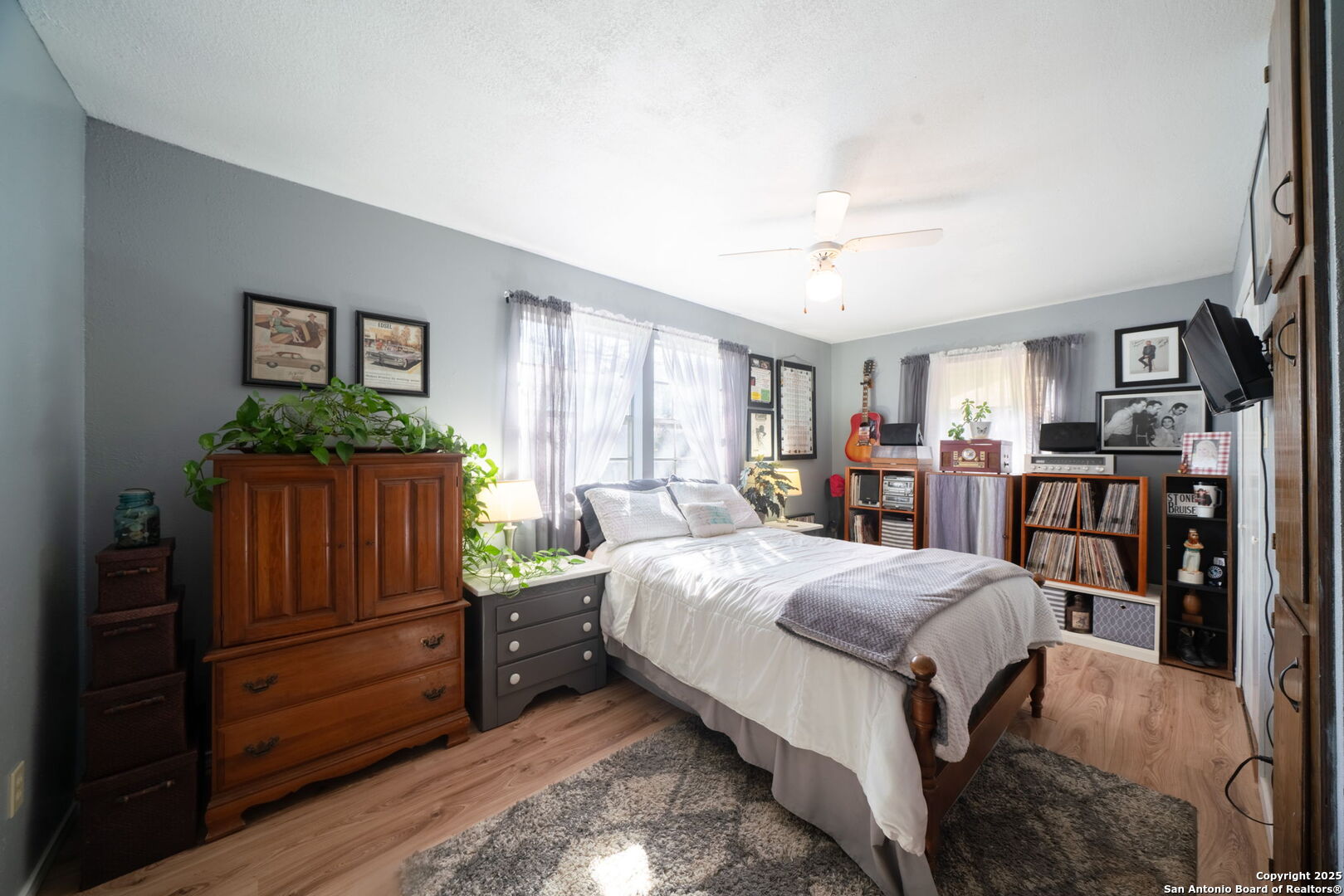 119 Post Oak Road La Vernia, TX 78121 - Photo 20 of 38 a bedroom with a bed window and book shelf