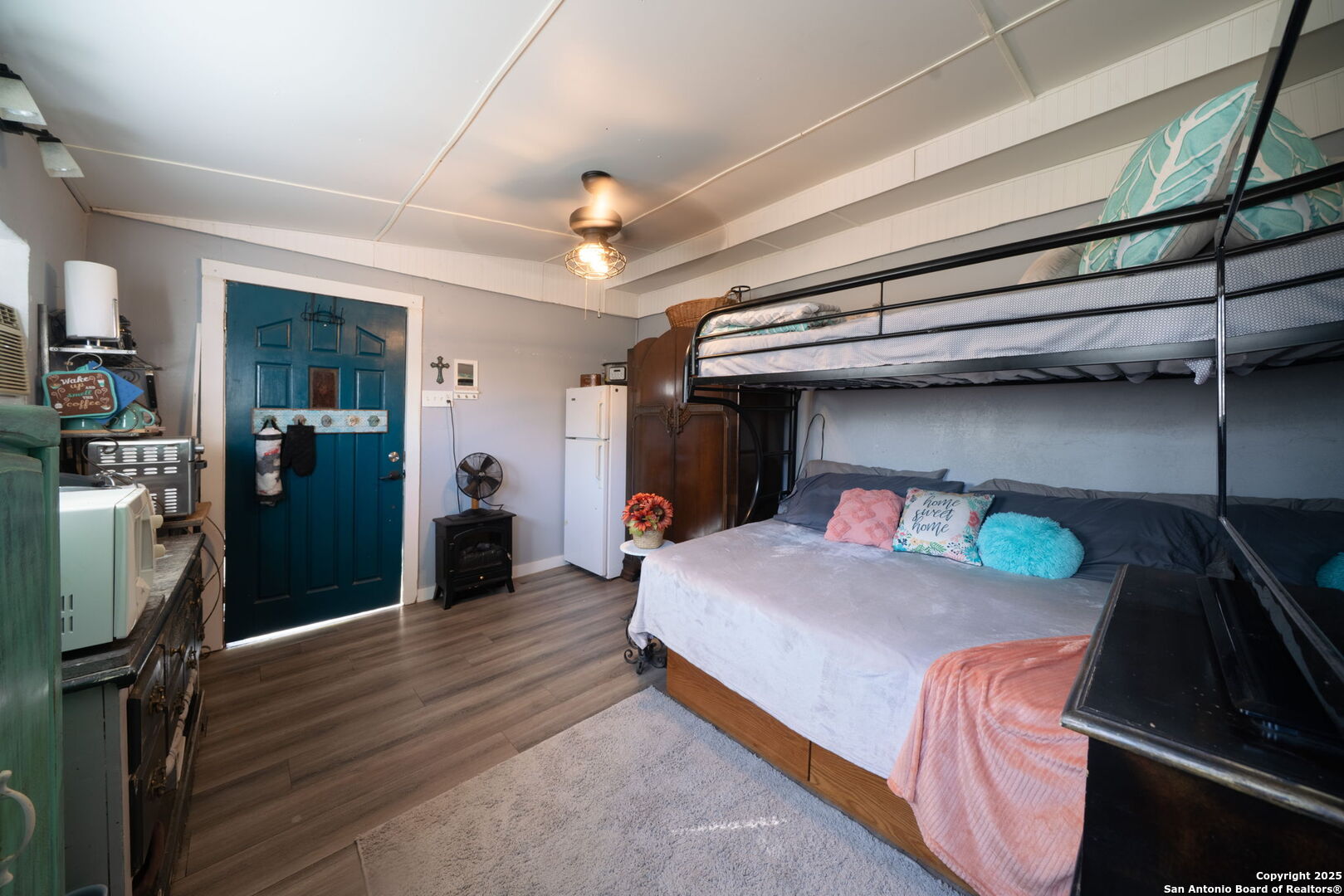 119 Post Oak Road La Vernia, TX 78121 - Photo 24 of 38 a bedroom with a bed and a mirror