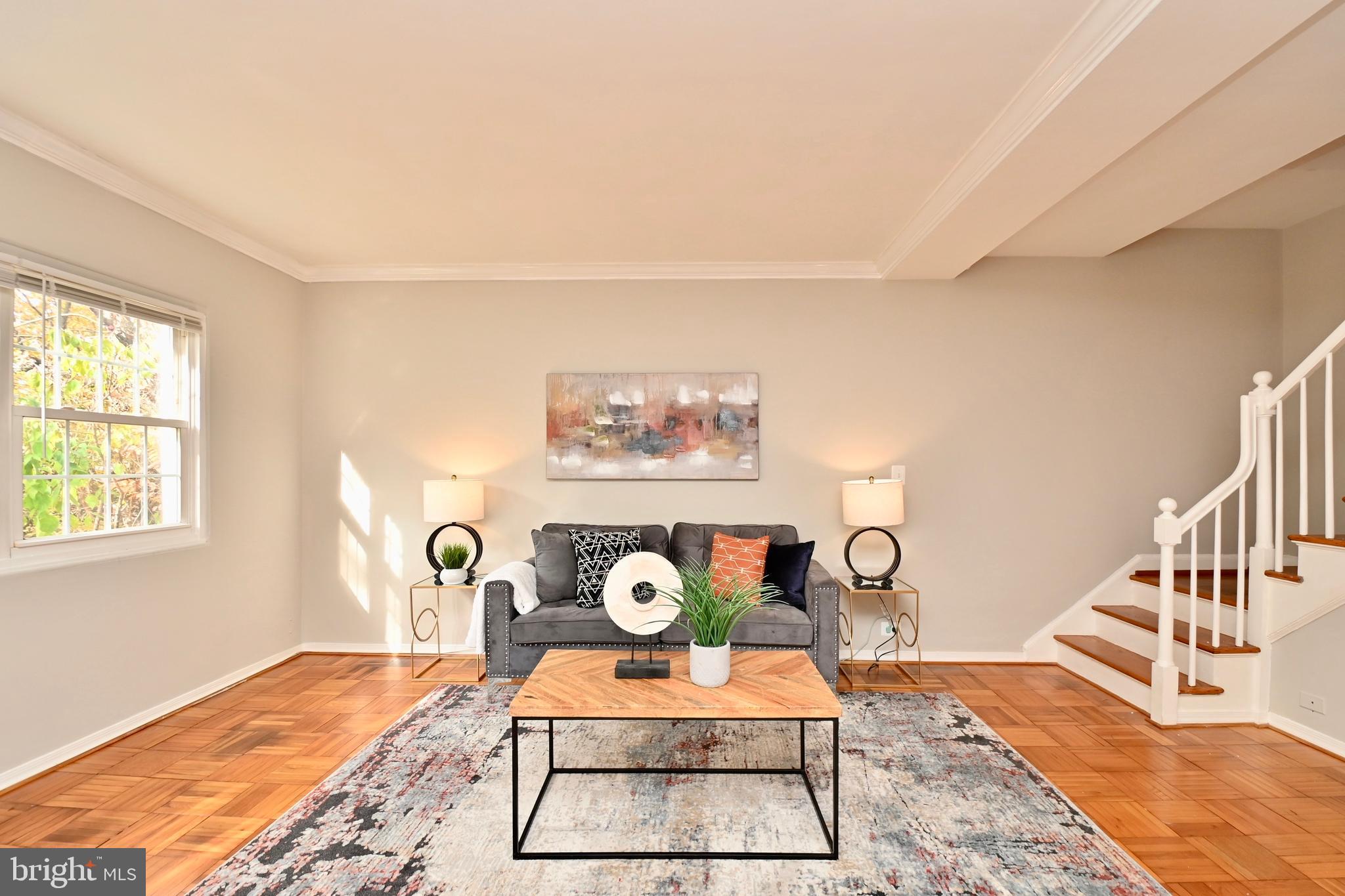 3752 Gunston Road Alexandria, VA 22302 - Photo 5 of 19 Living Room