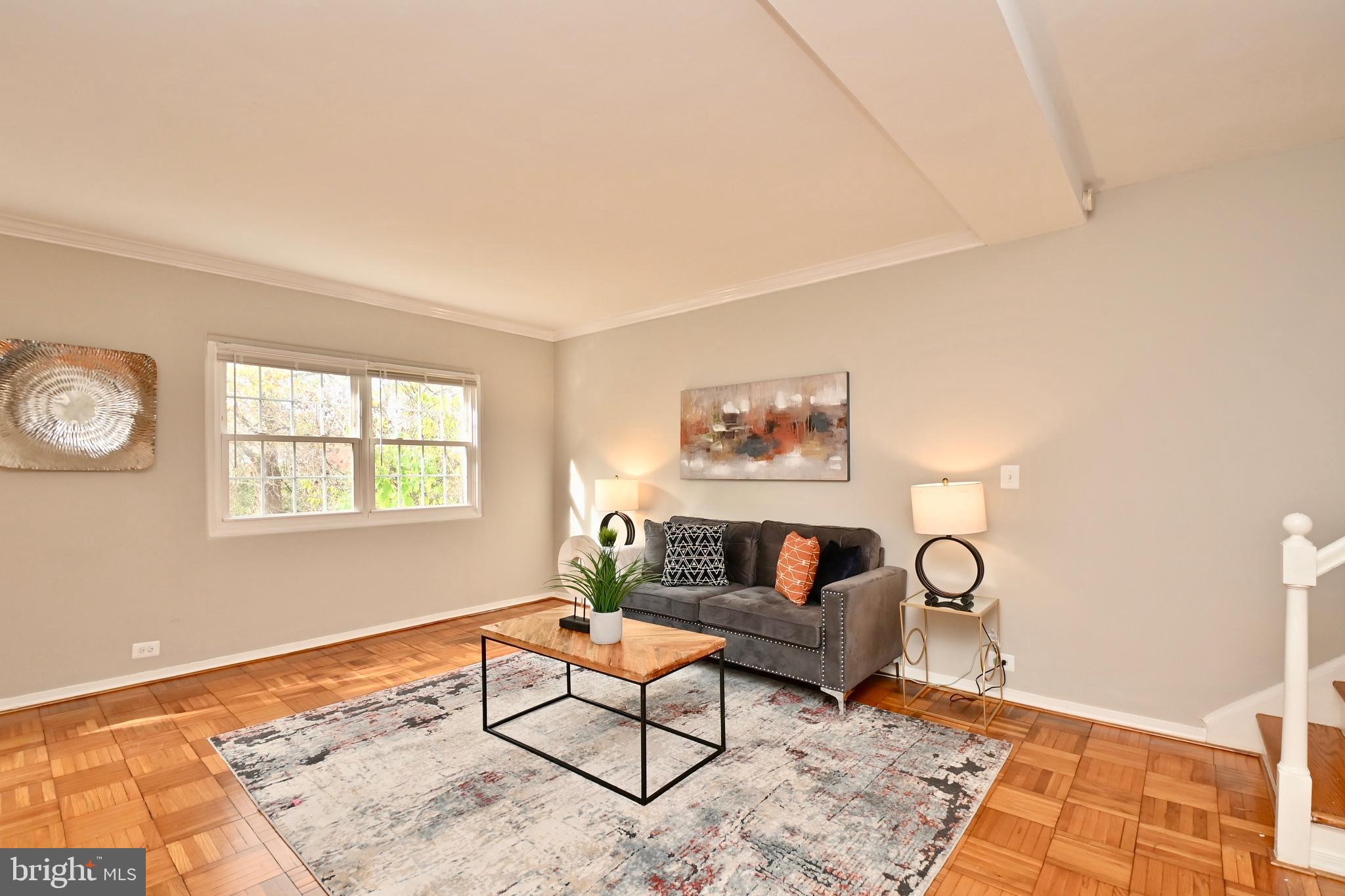 3752 Gunston Road Alexandria, VA 22302 - Photo 6 of 19 Living Room