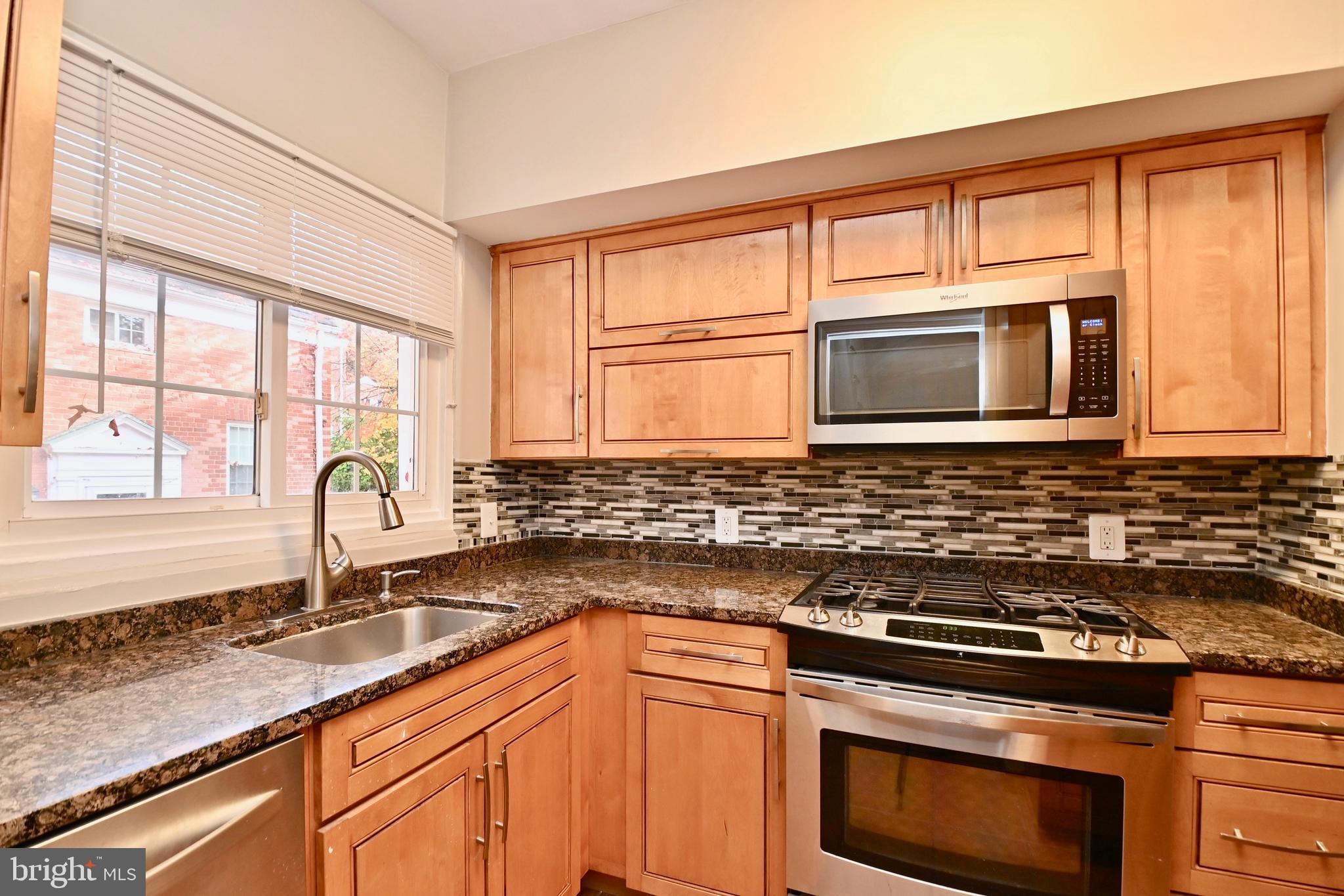 3752 Gunston Road Alexandria, VA 22302 - Photo 7 of 19 Kitchen
