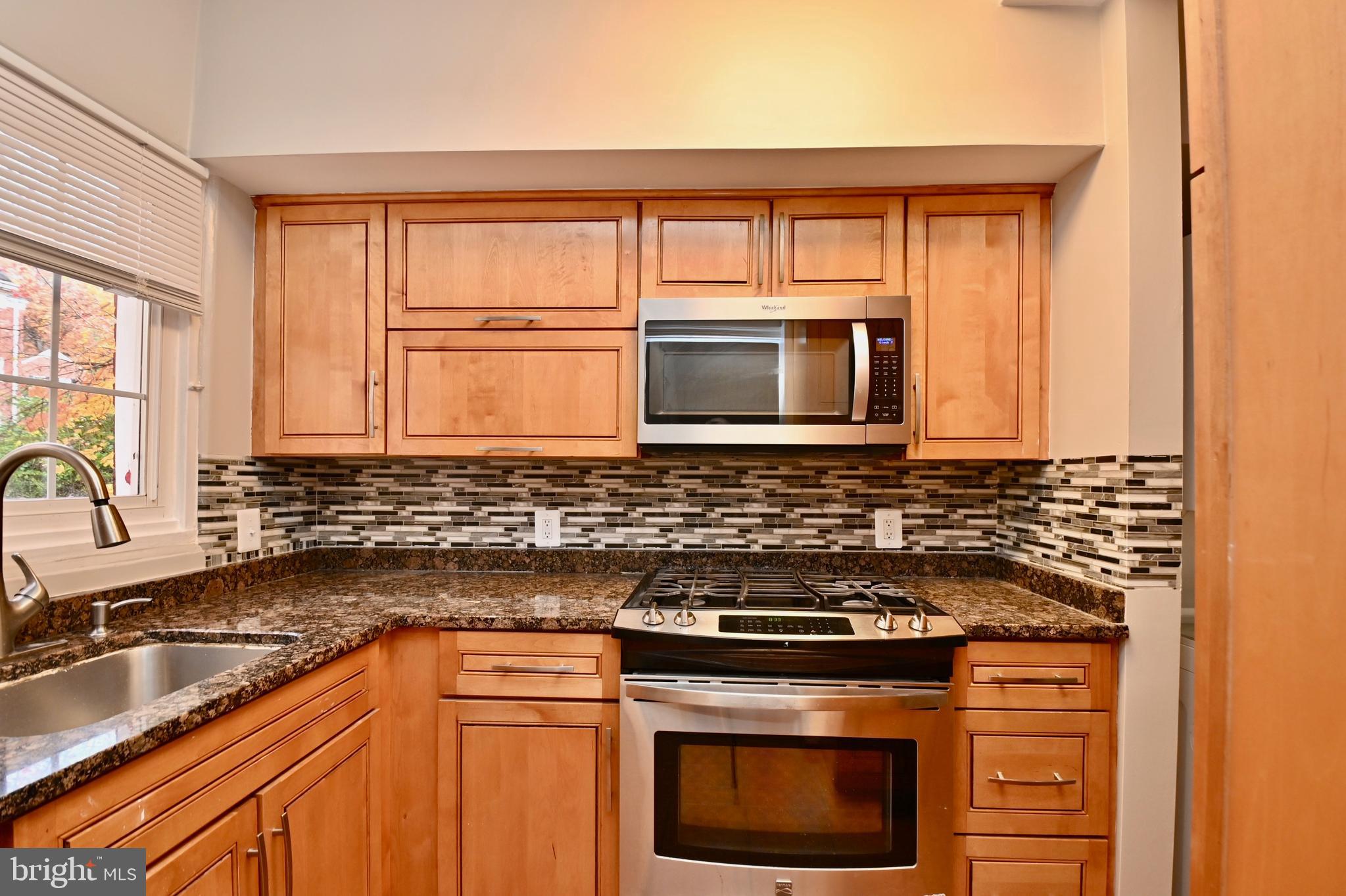 3752 Gunston Road Alexandria, VA 22302 - Photo 8 of 19 Kitchen