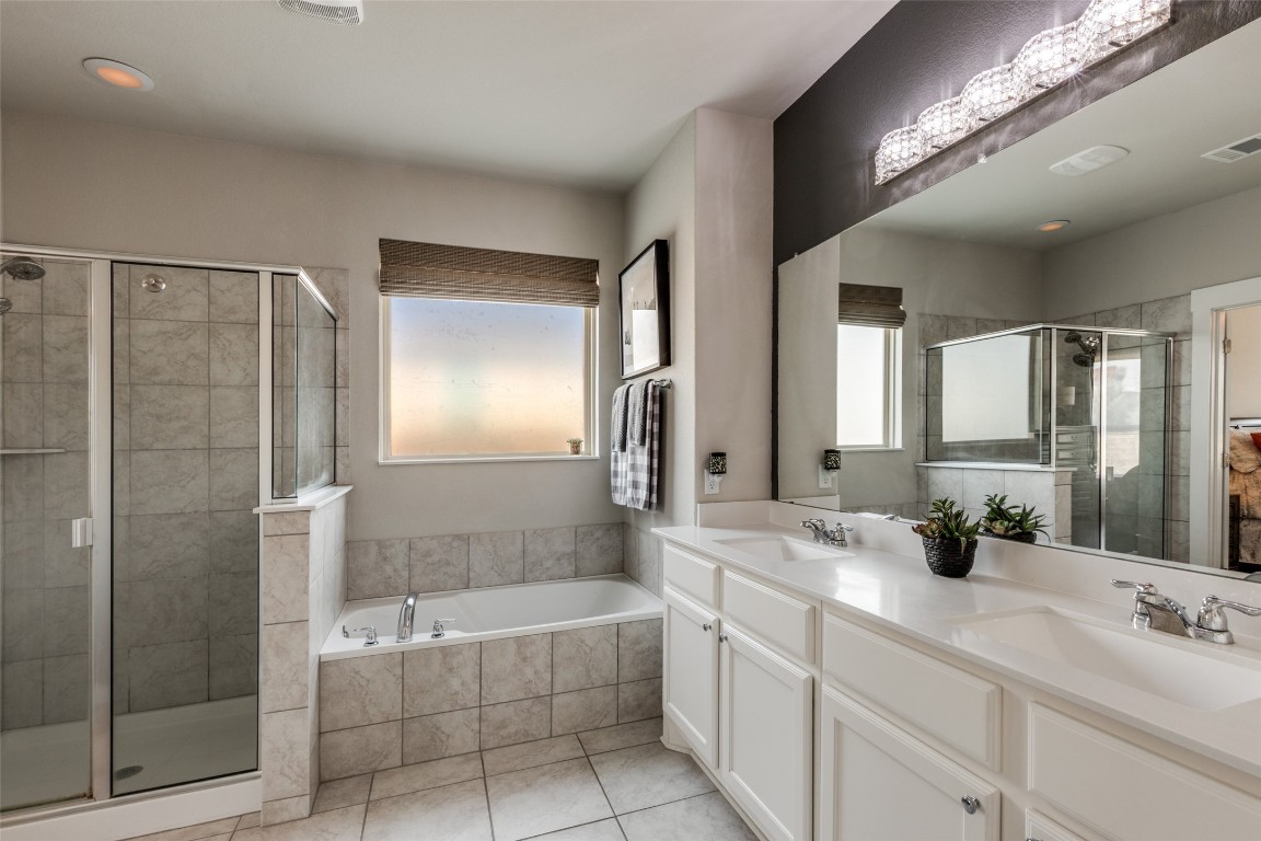 125 Syrah Court Leander, TX 78641 - Photo 15 of 25 a bathroom with a tub a sink and mirror