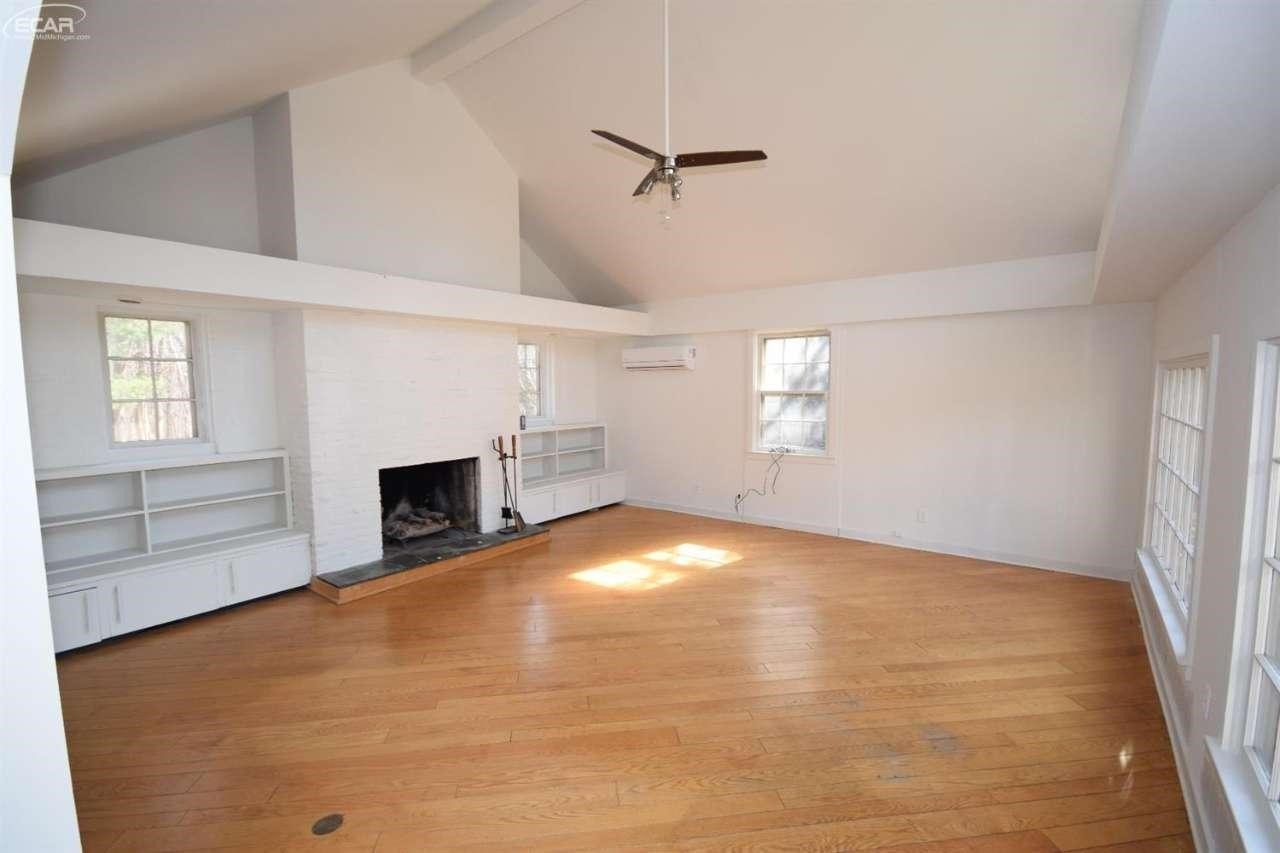 425 Jayne Road Fenton, MI 48430 - Photo 5 of 24 21264735-4.JPG