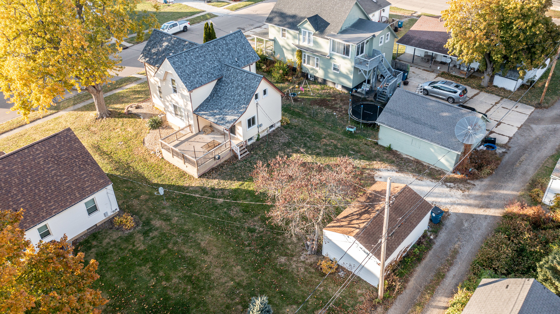 15 South Vernon Street Princeton, IL 61356 - Photo 4 of 28 an aerial view of a house with a yard and trees