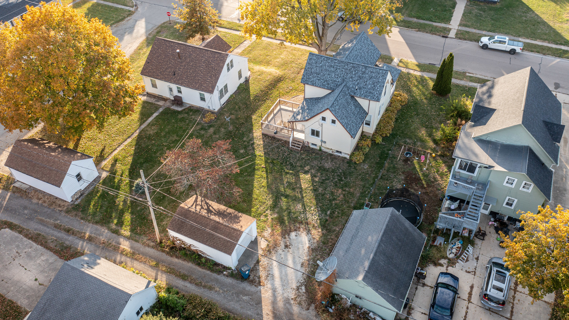 15 South Vernon Street Princeton, IL 61356 - Photo 5 of 28 an aerial view of a house with a yard and garden