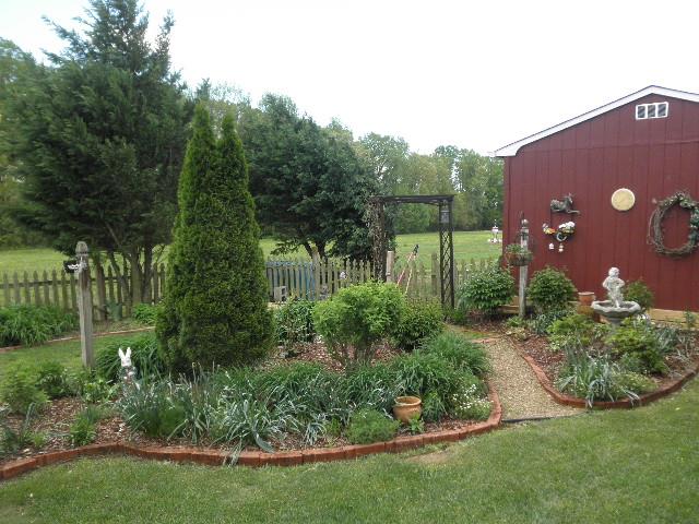 31 Lacy Road Fayetteville, TN 37334 - Photo 19 of 20 Some of the landscaping in the back