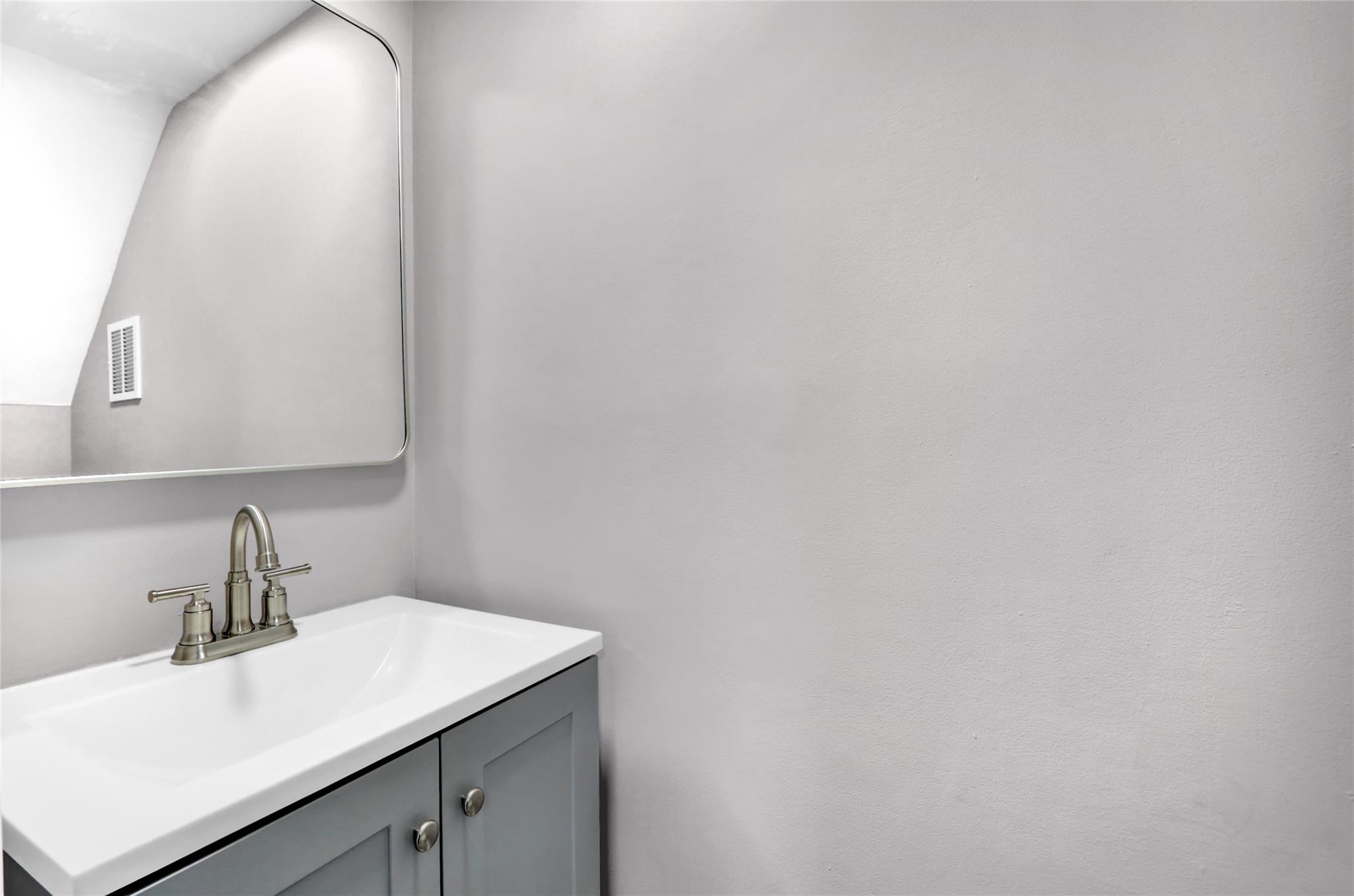 62-22 80th Road Queens, NY 11385 - Photo 19 of 22