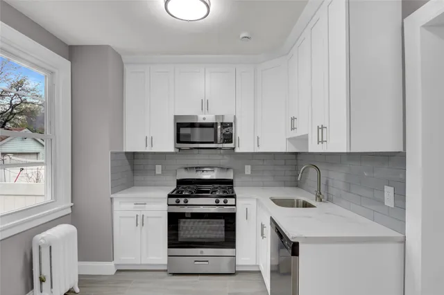 $860,000 | 62-22 80th Road | Glendale