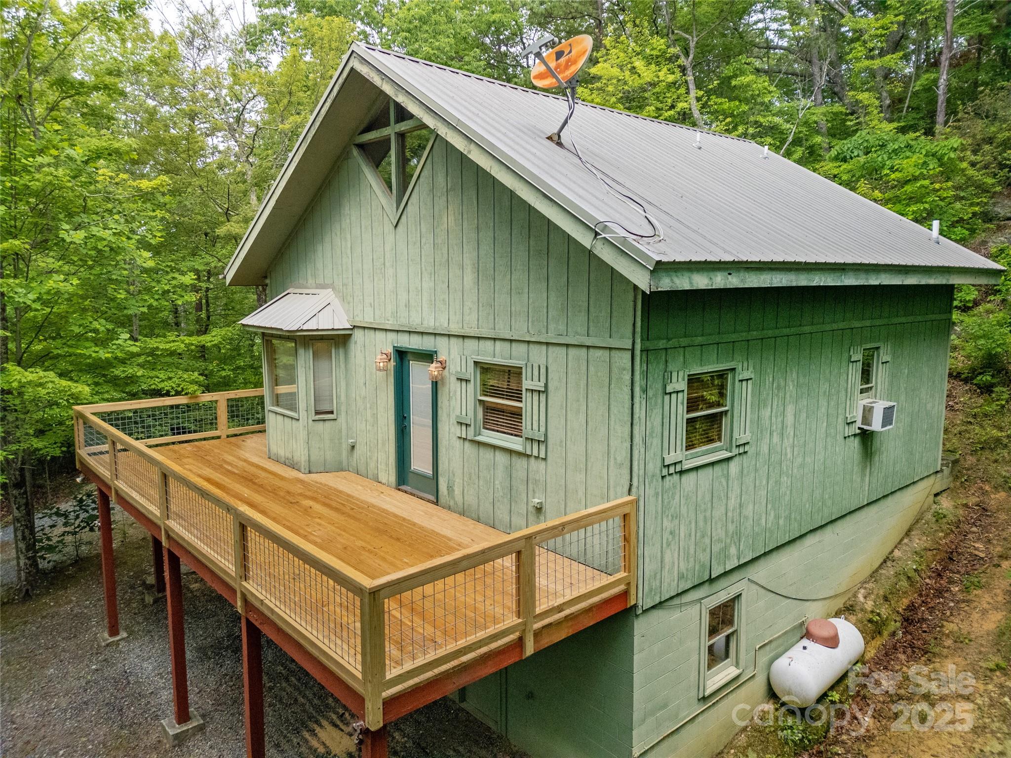 261 Franks Cove Road Brevard, NC 28712 - Photo 29 of 34 a backyard of a house with table and chairs