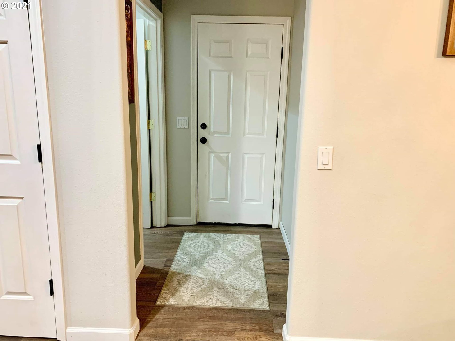 1693 Adelman Loop Eugene, OR 97402 - Photo 14 of 30 Gallery Image 14