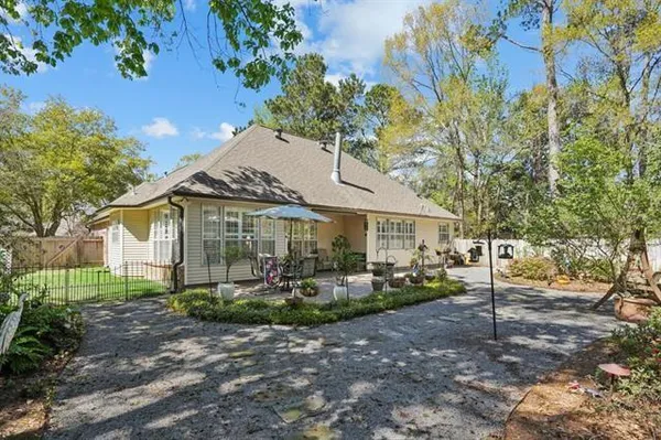 $2,850 | 611 Magnolia Ridge Drive East, Mandeville, LA 70448