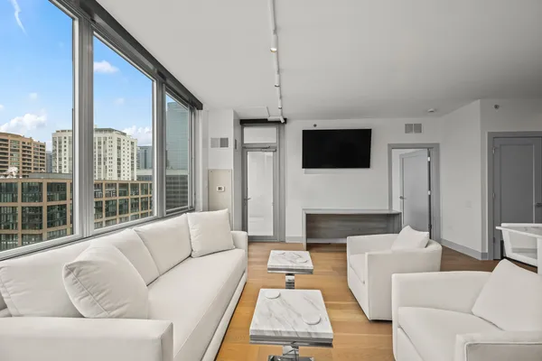 $459,900 | 659 West Randolph Street, Unit 1506, Chicago, IL 60661