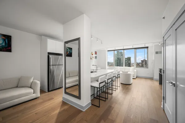 $459,900 | 659 West Randolph Street, Unit 1506, Chicago, IL 60661