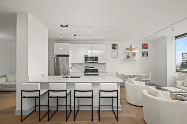 $459,900 | 659 West Randolph Street, Unit 1506, Chicago, IL 60661