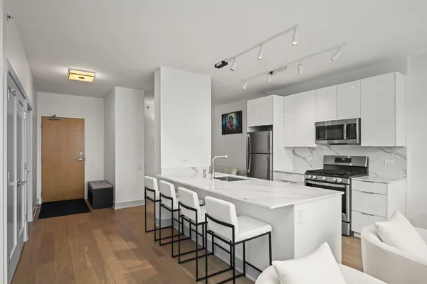 $459,900 | 659 West Randolph Street, Unit 1506, Chicago, IL 60661