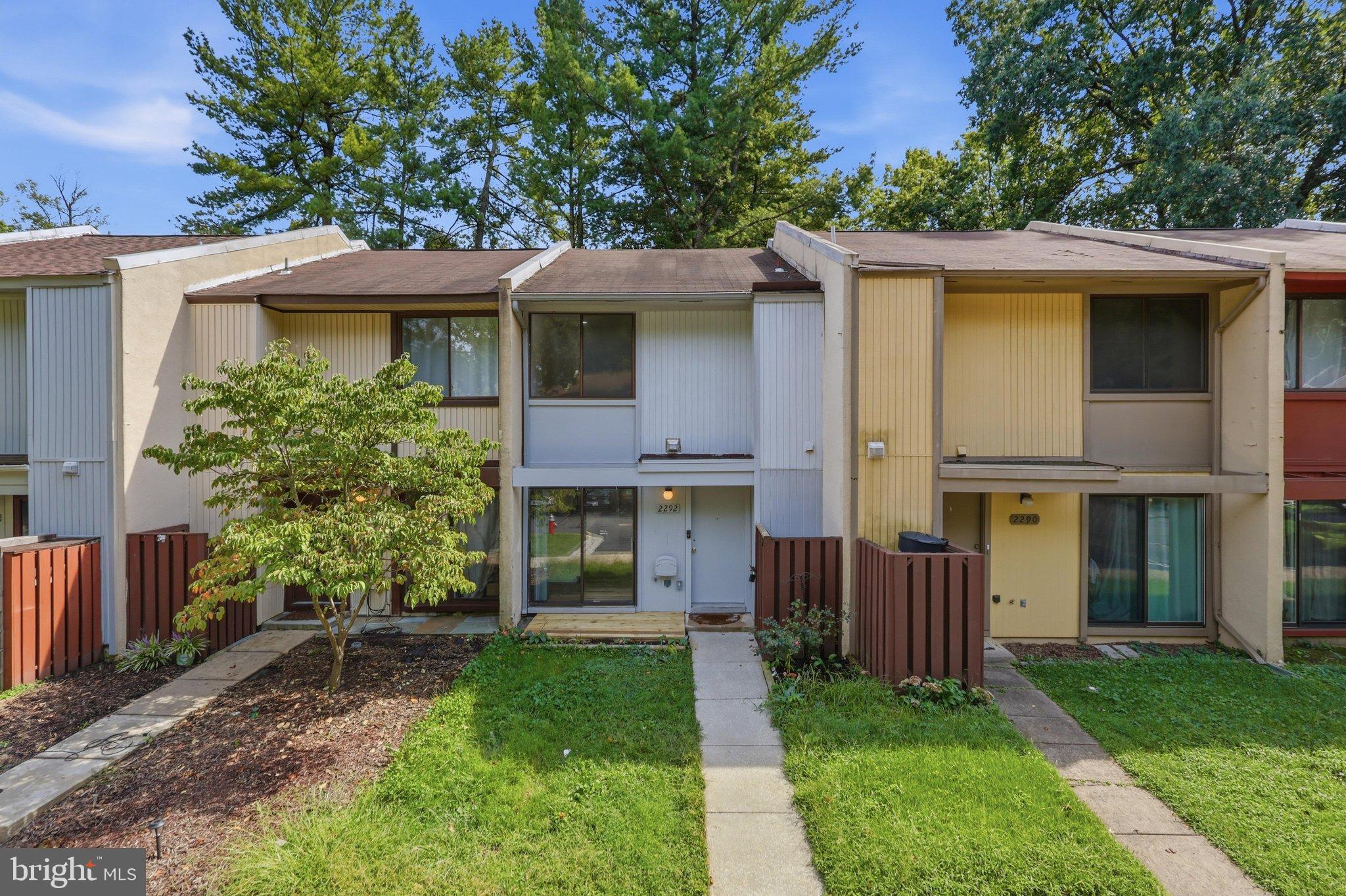 2292 White Cornus Lane Reston, VA 20191 - Photo 6 of 33 Gallery Image 6