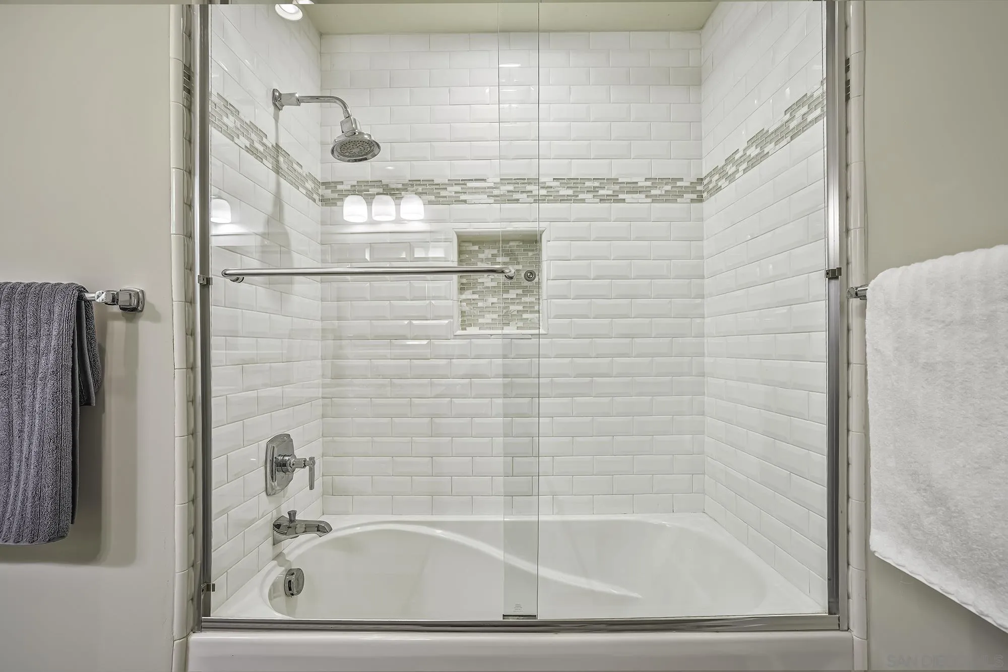 2826 Palomino Circle La Jolla, CA 92037 - Photo 19 of 34 a bathroom with a shower