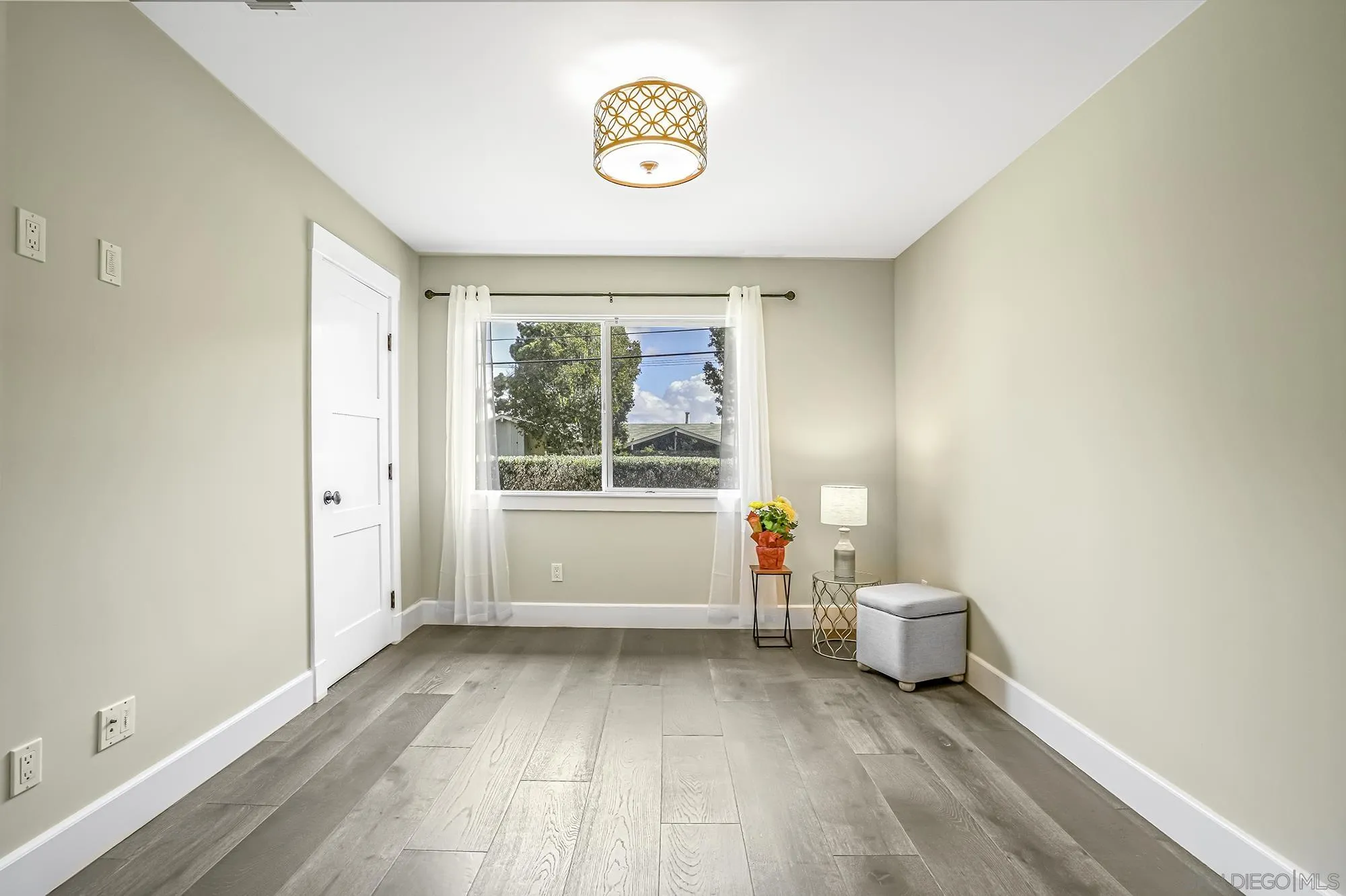 2826 Palomino Circle La Jolla, CA 92037 - Photo 21 of 34 a view of a room with a window